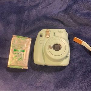 Polaroid camera mini 9 with film